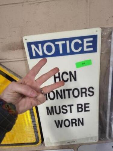DESCRIPTION: (3) PLASTIC SAFETY SIGNSBRAND/MODEL: BRADY NOTICE HCN MONITORSRETAIL$: $30.00 EAQTY: 3