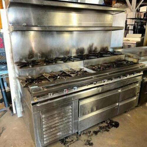 DESCRIPTION: JADE RANGE TWELVE BURNER GAS RANGE W/ FOUR DRAWER REFRIGERATED CHEFS BASE. BRAND / MODEL: JADE RANGE ADDITIONAL INFORMATION 115 VOLT, 1 P
