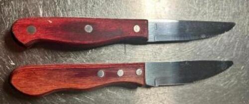 DESCRIPTION: (32) STEAK KNIVES LOCATION: BAY 7 THIS LOT IS: SOLD BY THE PIECE QTY: 32