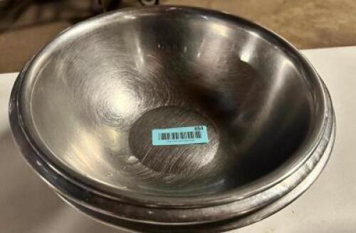 DESCRIPTION: (6) 12" STAINLESS MIXING BOWLS SIZE 12" LOCATION: BAY 7 THIS LOT IS: SOLD BY THE PIECE QTY: 6