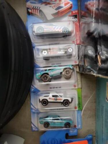 DESCRIPTION: (6) TOY CARS BRAND/MODEL: HOTWHEELS RETAIL$: $20.00 EA QTY: 6