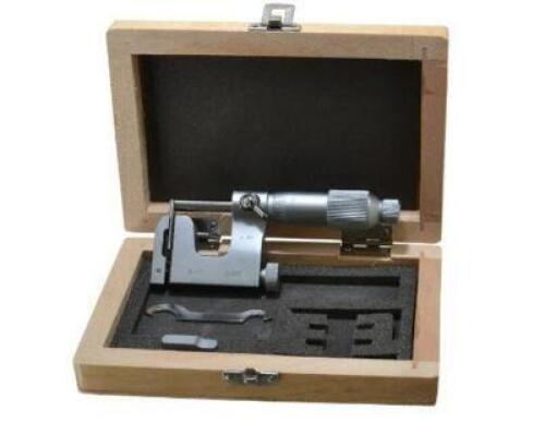 DESCRIPTION: (1) MULTI ANVIL MICROMETER BRAND/MODEL: VC 00355255 RETAIL$: 216.05 SIZE: 0-1" RANGE QTY: 1