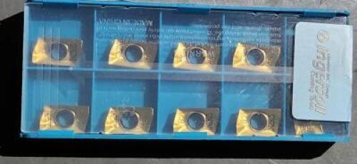 DESCRIPTION: (30) BOMT RHOMBIC CARBIDE MILLING INSERTS BRAND/MODEL: INGERSOLLBOMT130408R IN2505 RETAIL$: $22.75 PER INSERT QTY: 30