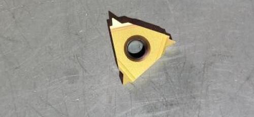 DESCRIPTION: (20) 4ER8 LAYDOWN THREADING INSERTS BRAND/MODEL: VARDEX 065/333 VKX RETAIL$: $16.95 PER INSERT QTY: 20
