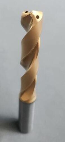 DESCRIPTION: (2) SOLID CARBIDE COOLANT THRU DRILLS BRAND/MODEL: KENNAMETAL 4099883 RETAIL$: 103.81 SIZE: 10.90mm QTY: 2