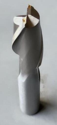 DESCRIPTION: (3) HSS SQ END MILL BRAND/MODEL: VC 01710490 RETAIL$: $44.06 EA SIZE: 3/4" DIA 1-5/16" LOC 5/8" SD QTY: 3