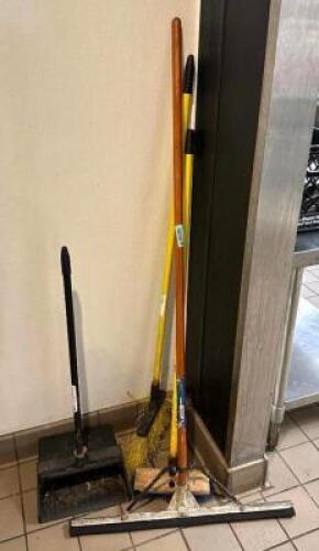 DESCRIPTION: ASSORTED CLEANING SUPPLIES AS SHOWN LOCATION: KITCHEN QTY: 1