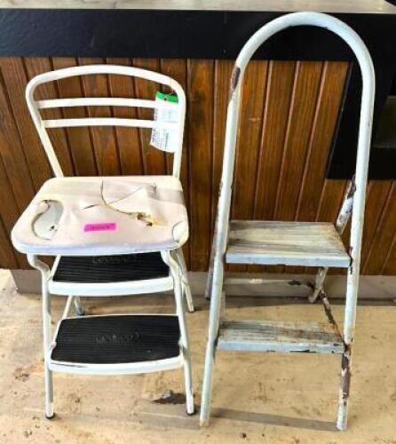 (2) COLLAPSIBLE STEP STOOL