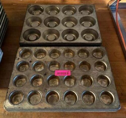 DESCRIPTION: (9) ASSORTED BAKING TRAYS INFORMATION: (5) ROUND, (4) ROUND WITH HOLE QTY: 9