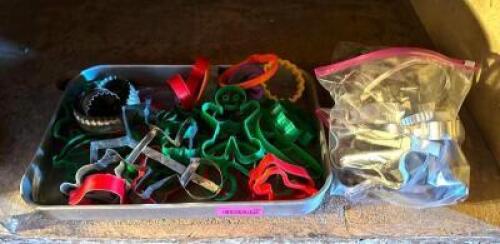 DESCRIPTION: ASSORTED COOKIE CUTTERS AS SHOWN QTY: 1