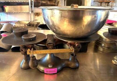 DESCRIPTION: VINTAGE DETECTO SCALE NO. 2 WITH WEIGHTS AND BOWL QTY: 1