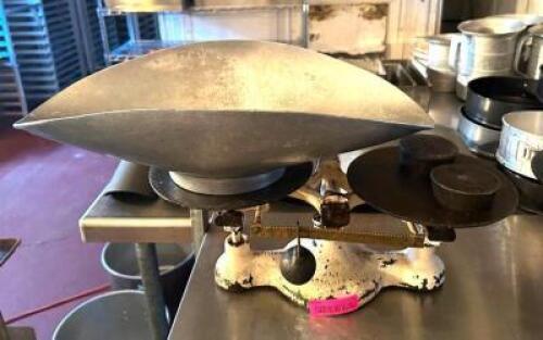 DESCRIPTION: VINTAGE DETECTO SCALE NO. 2 WITH WEIGHTS AND BOWL QTY: 1