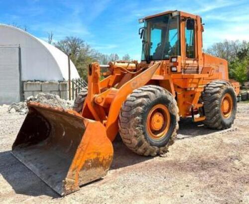 DESCRIPTION: CASE 621B WHEEL LOADER W/ 96" BUCKET BRAND/MODEL: CASE 621B INFORMATION: RUNS GREAT LOCATION LOT