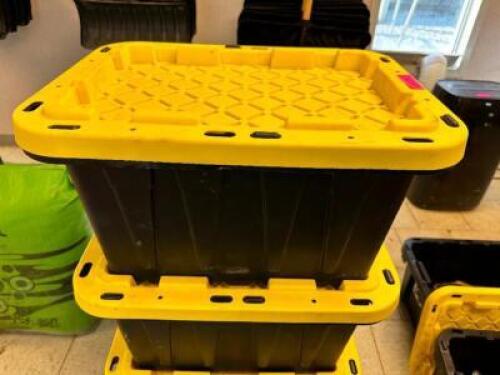 DESCRIPTION: (3) 12 GALLON PLASTIC TOTES W/ LIDS BRAND / MODEL: HDX SIZE 12 GALLON LOCATION: BUILDING 5 THIS LOT IS: SOLD BY THE PIECE QTY: 3