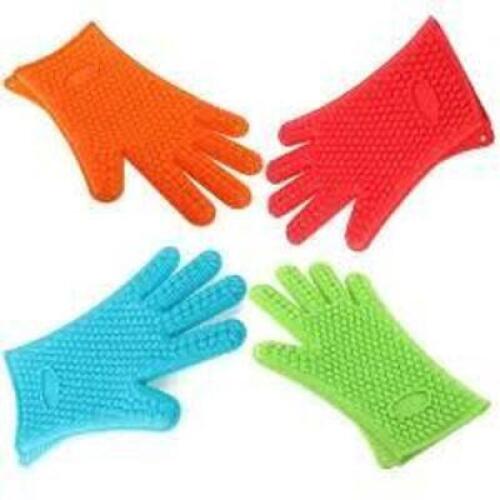 DESCRIPTION: (4) SILICONE COOKING GLOVES BRAND/MODEL: CHEF'S NECESSITIES INFORMATION: PINK RETAIL$: $15.00 EA SIZE: ONE SIZE FITS MOST QTY: 4