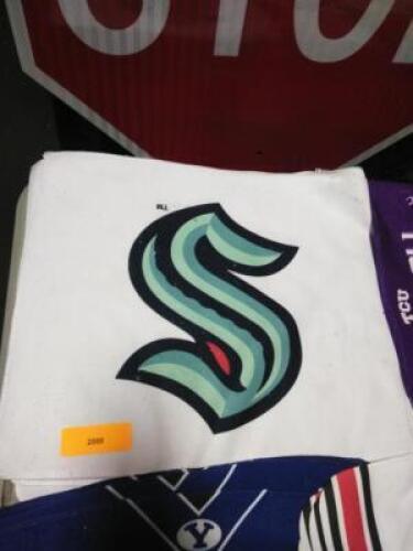DESCRIPTION: (4) RALLY TOWELS BRAND/MODEL: SEATTLE KRACKEN RETAIL$: $10.00 EA SIZE: 17X14 QTY: 4