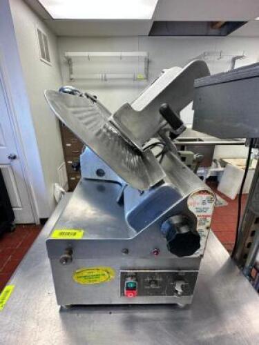 DESCRIPTION: GLOBE 725LR CHAIN DRIVEN AUTOMATIC COMMERCIAL SLICER BRAND / MODEL: GLOBE 725R LOCATION: RESTAURANT QTY: 1