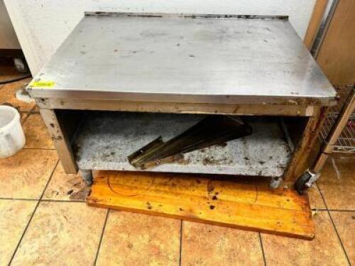DESCRIPTION: 36" X 24" LOW BOY STAINLESS STAND LOCATION: RESTAURANT QTY: 1