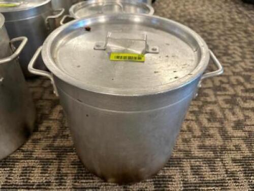 DESCRIPTION: 24 QT ALUMINUM STOCK POT W/ LID SIZE 24 QT LOCATION: MAIN HALL QTY: 1
