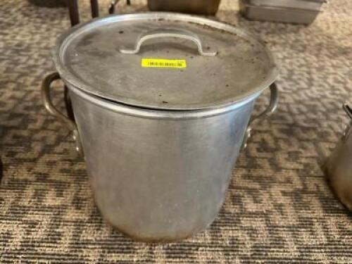 DESCRIPTION: 24 QT ALUMINUM STOCK POT W/ LID SIZE 24 QT LOCATION: MAIN HALL QTY: 1