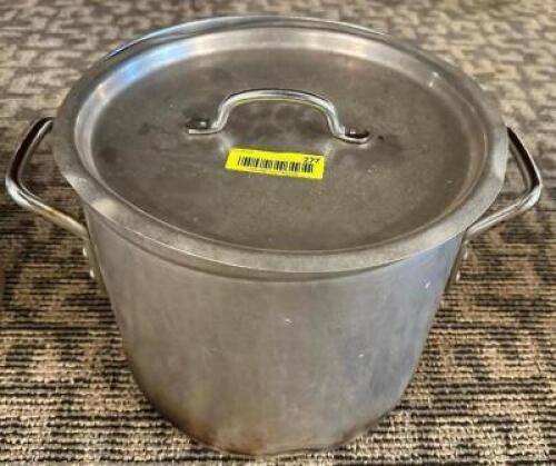 DESCRIPTION: 16 QT ALUMINUM STOCK POT W/ LID SIZE 16 QT LOCATION: MAIN HALL QTY: 1