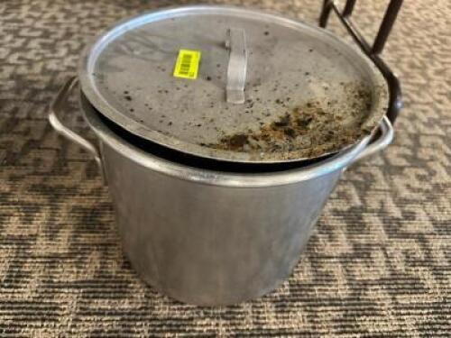 DESCRIPTION: 16 QT ALUMINUM STOCK POT W/ LID SIZE 16 QT LOCATION: MAIN HALL QTY: 1
