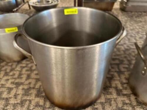 DESCRIPTION: 24 QT STAINLESS STOCK POT SIZE 24 QT LOCATION: MAIN HALL QTY: 1