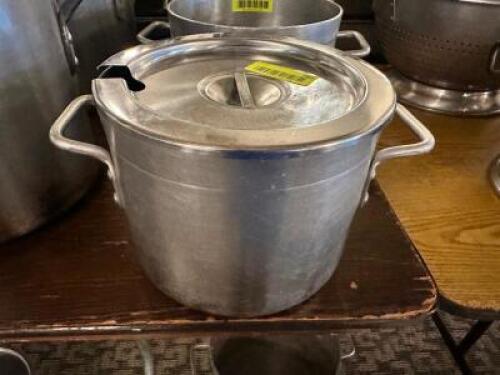 DESCRIPTION: 16 QT ALUMINUM STOCK POT W/ LID SIZE 16 QT LOCATION: MAIN HALL QTY: 1