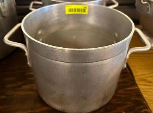 DESCRIPTION: 20 QT ALUMINUM STOCK POT SIZE 16 QT LOCATION: MAIN HALL QTY: 1