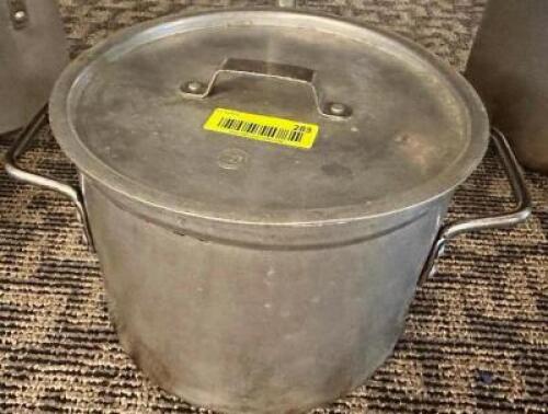 DESCRIPTION: 16 QT ALUMINUM STOCK POT W/ LID SIZE 16 QT LOCATION: MAIN HALL QTY: 1