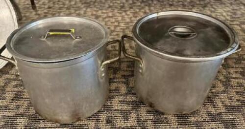 DESCRIPTION: (2) 20 QT ALUMINUM STOCK POT W/ LID SIZE 20 QT LOCATION: MAIN HALL THIS LOT IS: SOLD BY THE PIECE QTY: 2