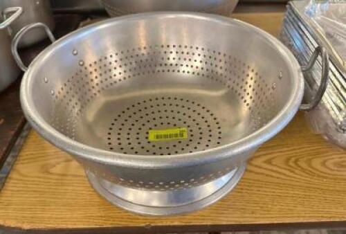 DESCRIPTION: 16" ALUMINUM COLANDER LOCATION: MAIN HALL QTY: 1