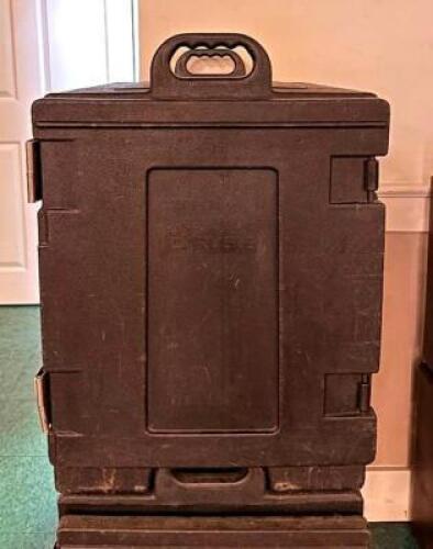 DESCRIPTION: INSULATED PAN CARRIER BRAND/MODEL: CARLISLE LOCATION: MAIN HALL QTY: 1