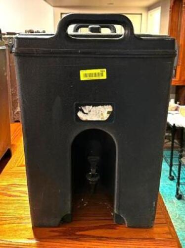 DESCRIPTION: INSULATED BEVERAGE DISPENSER BRAND/MODEL: CARLISLE LOCATION: MAIN HALL QTY: 1