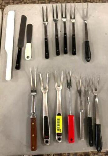 DESCRIPTION: ASSORTED SERVING FORKS AS SHOWN LOCATION: MAIN HALL QTY: 1