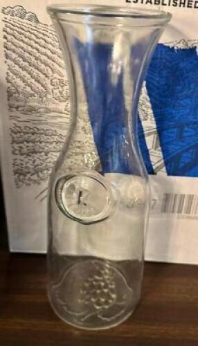 DESCRIPTION: (4) 1 LITER GLASS CARAFES LOCATION: MAIN HALL THIS LOT IS: SOLD BY THE PIECE QTY: 4