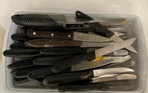 DESCRIPTION: (30) ASSORTED STEAK KNIVES LOCATION: MAIN HALL THIS LOT IS: ONE MONEY QTY: 1