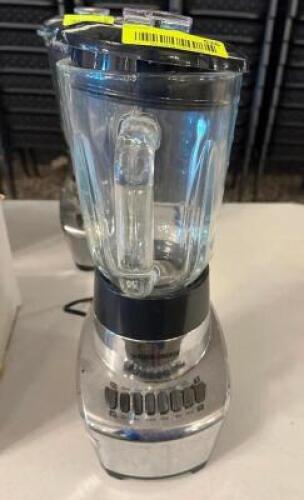 DESCRIPTION: BLACK AND DECKER HOUSE HOLD BLENDER BRAND / MODEL: BLACK AND DECKER LOCATION: MAIN HALL QTY: 1