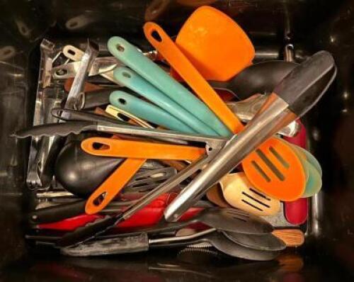 DESCRIPTION: ASSORTED KITCHEN UTENSILS AS SHOWN LOCATION: MAIN HALL QTY: 1
