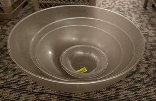 DESCRIPTION: (5) PLASTIC SALAD BOWLS LOCATION: MAIN HALL QTY: 5