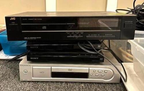 DESCRIPTION: ASSORTED CD/DVD PLAYERS LOCATION: MAIN HALL QTY: 1