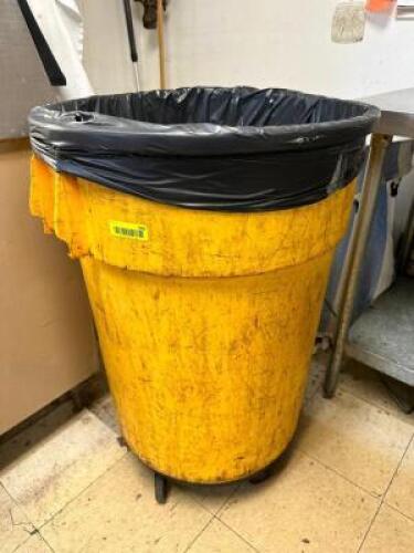 DESCRIPTION: 44 GALLON RUBBERMAID TRASH CAN W/ DOLLY SIZE 44 GALLON LOCATION: KITCHEN QTY: 1