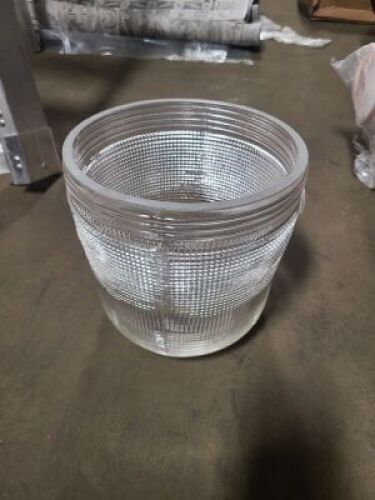 DESCRIPTION: (1) CASE OF (4) CLOSED PRISMATIC REFRACTOR BRAND/MODEL: APPLETON #4-VMR-251 RETAIL$: $360.00 EA SIZE: 8IN QTY: 1