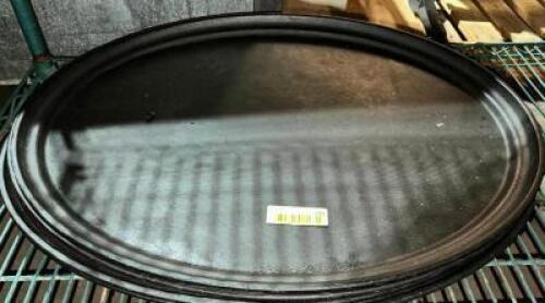 DESCRIPTION: (6) 27" BLACK OVAL SERVING TRAYS SIZE 27" LOCATION: BAY 7 THIS LOT IS: SOLD BY THE PIECE QTY: 6