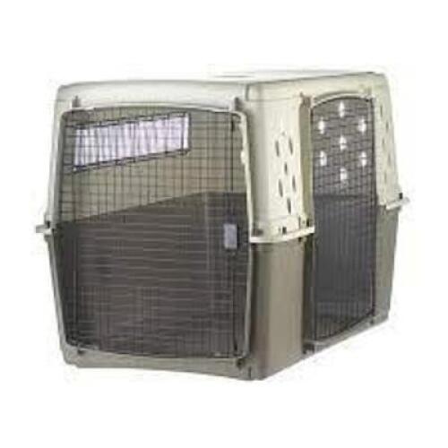 (1) DOUBLE DOOR LARGE PLASTIC CRATE