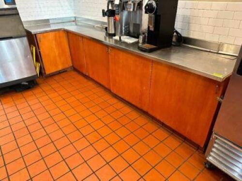 DESCRIPTION: 146" X 48" L SHAPED STAINLESS BACK BAR COUNTER / BEVERAGE STATION COUNTER. ADDITIONAL INFORMATION W/ CABINET BASES. SIZE 146" X 48" LOCAT