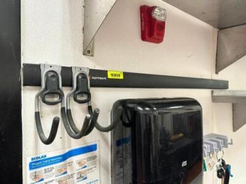 DESCRIPTION: FASTTRACK WALL MOUNTED RAIL W/ HOOKS LOCATION: KITCHEN QTY: 1