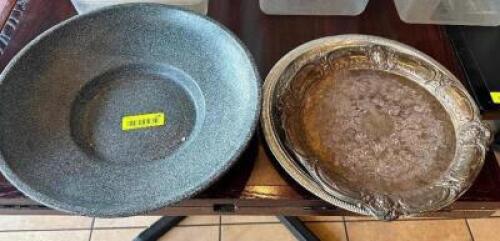 DESCRIPTION: (3) ASSORTED SERVING PLATTERS ADDITIONAL INFORMATION PLASTIC AND METAL LOCATION: FRONT THIS LOT IS: ONE MONEY QTY: 1