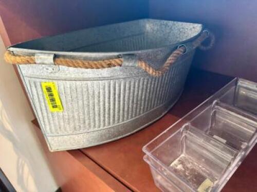 DESCRIPTION: 18" METAL BOAT SHAPED TIN BUCKET LOCATION: FRONT QTY: 1