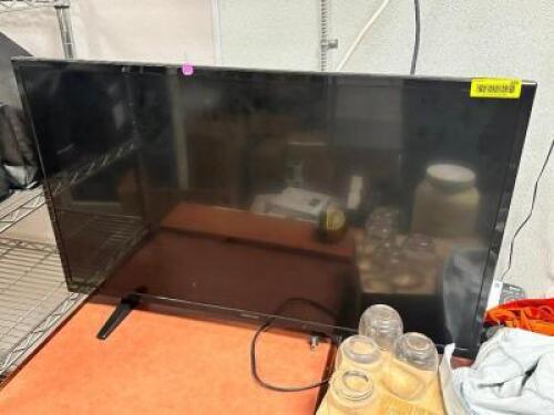 DESCRIPTION: 39" LCD TV BRAND / MODEL: 39D310NA17 LOCATION: KITCHEN QTY: 1